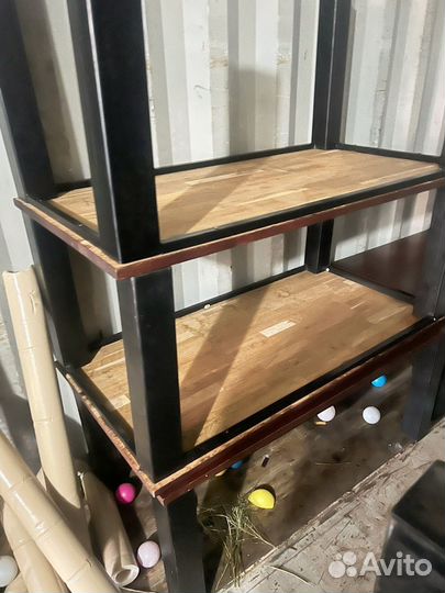 Стол деревянный с металлическими ногами