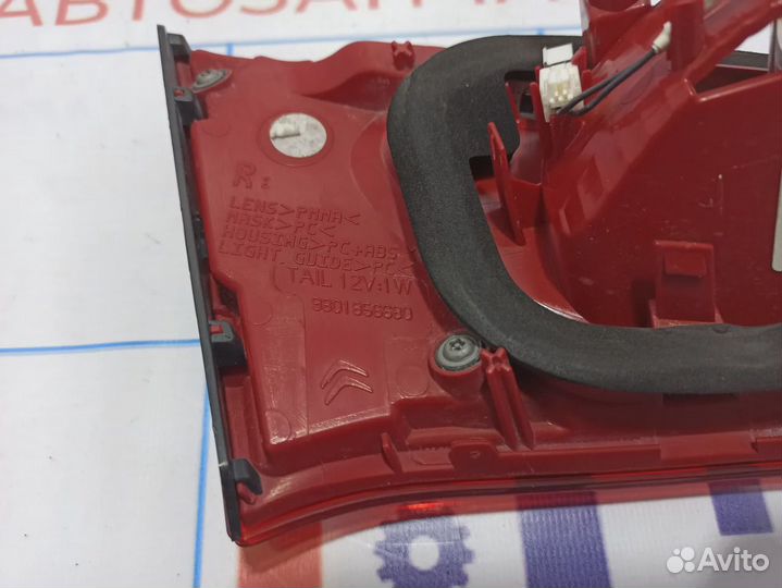 Фонарь задний внутренний правый Citroen C 4 9801856680