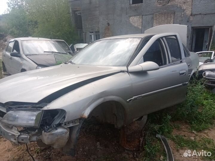 Амортизатор передний Opel Vectra B