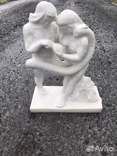 Статуэтка мраморная