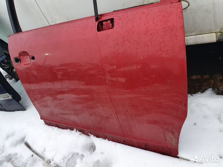 Дверь передняя правая Citroen C4 красная 5и дверн