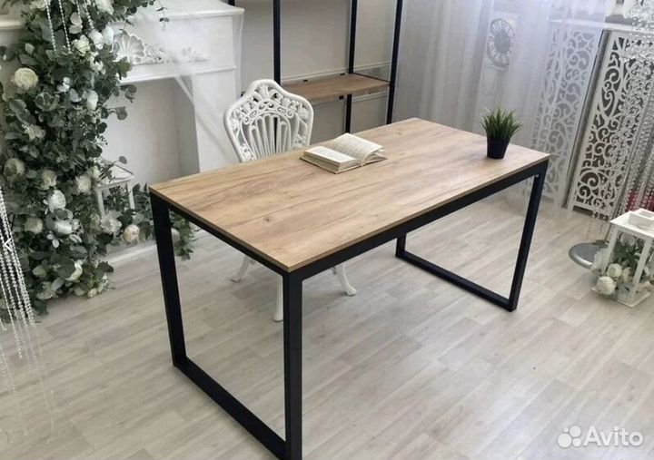 Стол обеденный