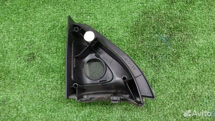 Уголок двери правый Toyota Corolla Fielder NZE124