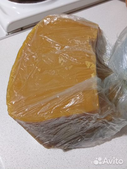 Воск пчелиный натуральный. по весу 650 гр