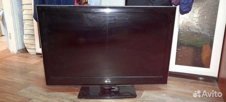 Телевизор LG 32LV2500-ZA в разборе