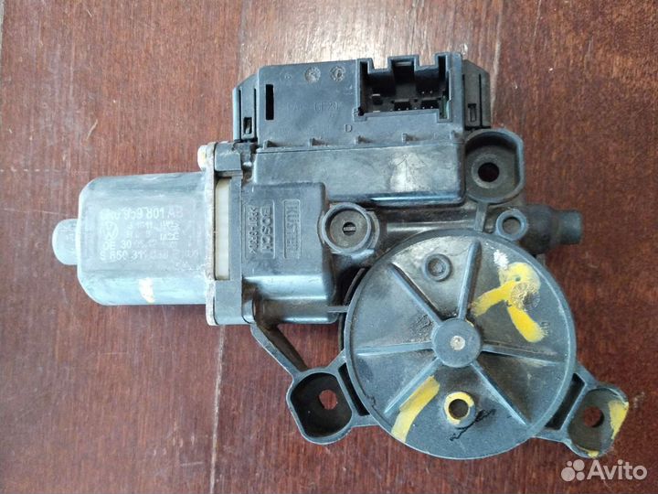 Моторчик стеклоподъемника VAG-6R0 959 801 AB