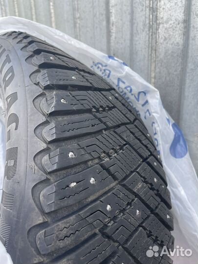 Goodyear Ultragrip Ice Arctic 235/55 R18