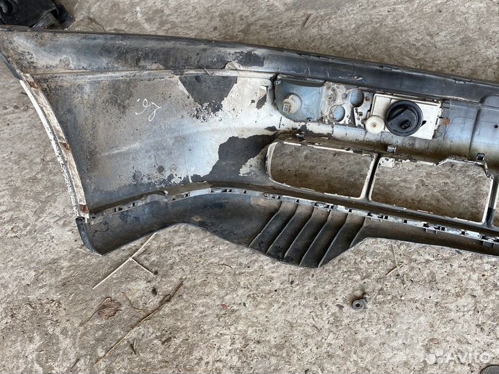 Передний бампер Volkswagen Passat B4