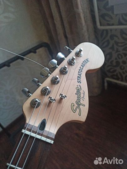 Электрогитара squier deluxe hot rails Stratocaster