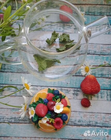 Чайник с декором из полимерной глины