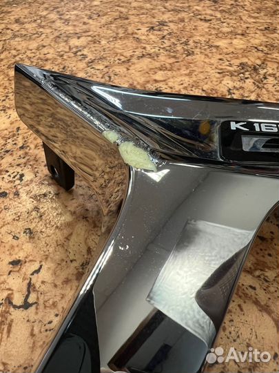 Хромированная накладка (держатель эмблемы) K1600GT