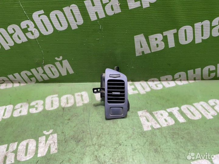 Дефлектор воздушный правый Nissan Primera TP12