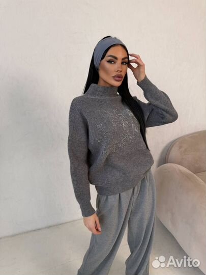 Свитер со стразами