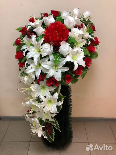 Корзины ритуальные, поляны, венки, букеты