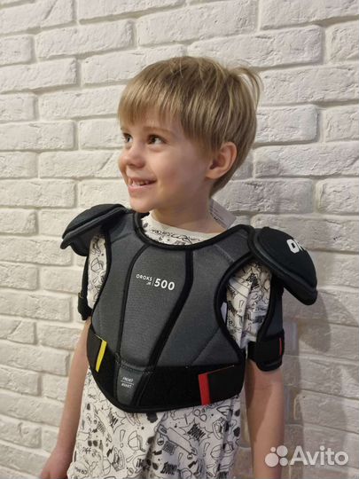 Нагрудник хоккейный детский новый