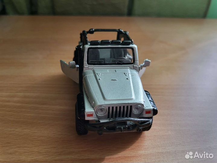 Модель Jeep Wrangler Rubicon 2003 (1/35)