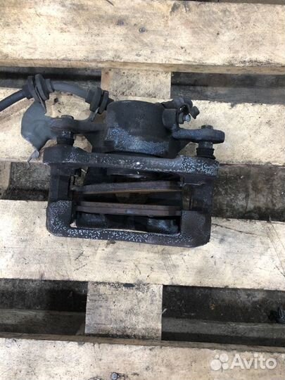 Суппорт тормозной передний левый Bmw 1 E87 N45B16