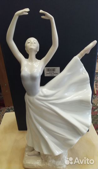 Фарфоровые статуэтки