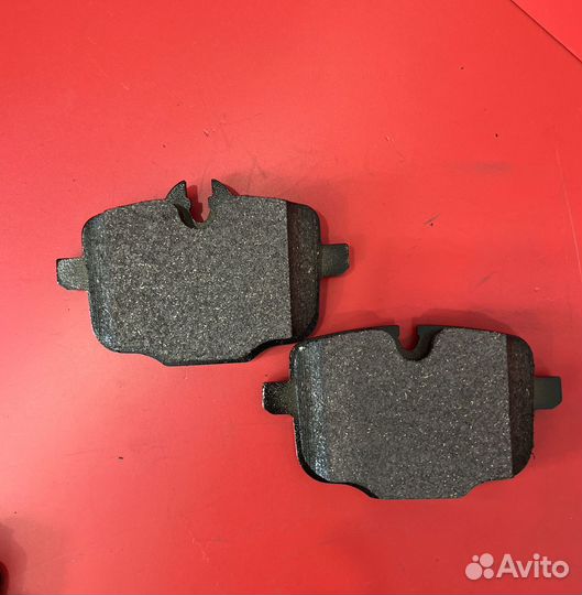 Колодки задние тормозные BMW 34216867175 новые