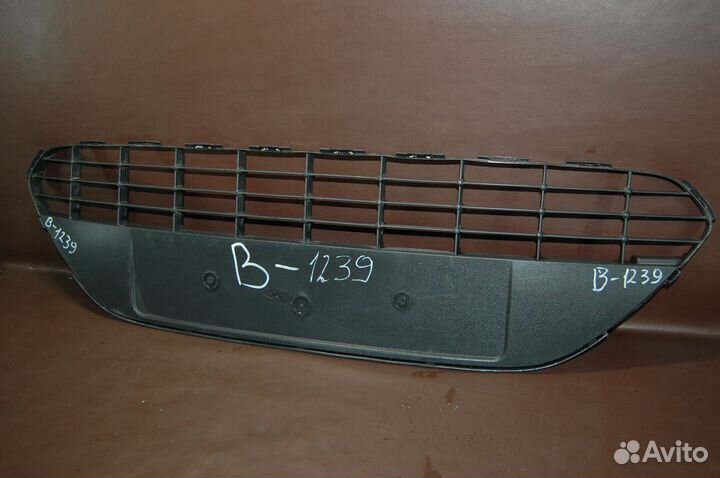 Решетка в бампер центральная - Ford Focus II