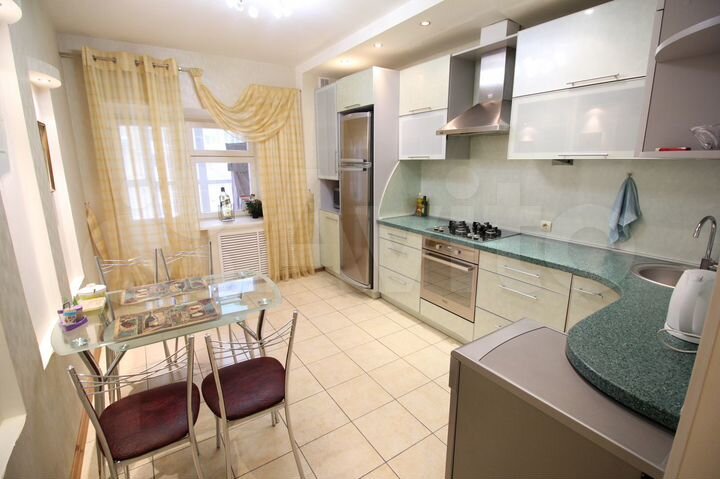 2-к. квартира, 68 м², 3/10 эт.