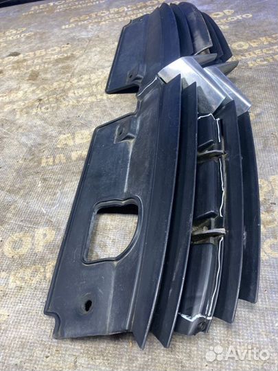 Решетка радиатора Citroen C5 лифтбэк 2001