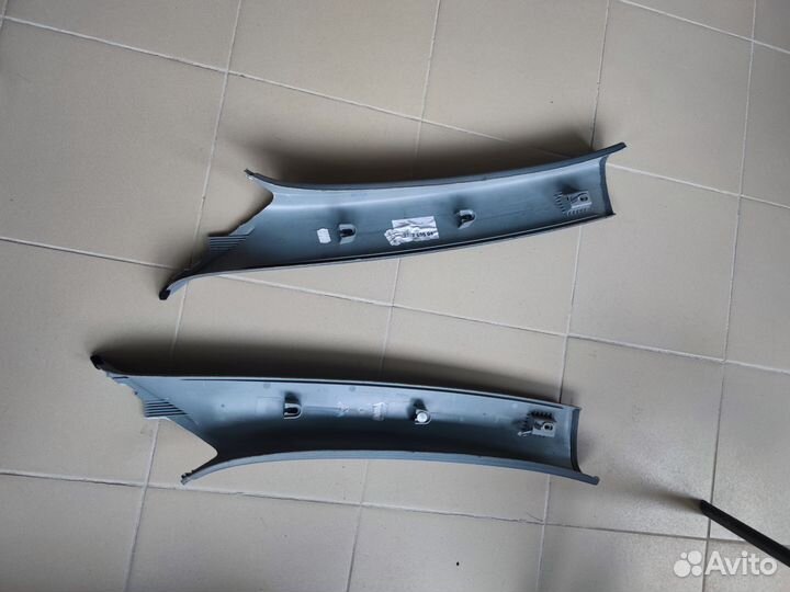 Обшивка стойки VW Touareg 1