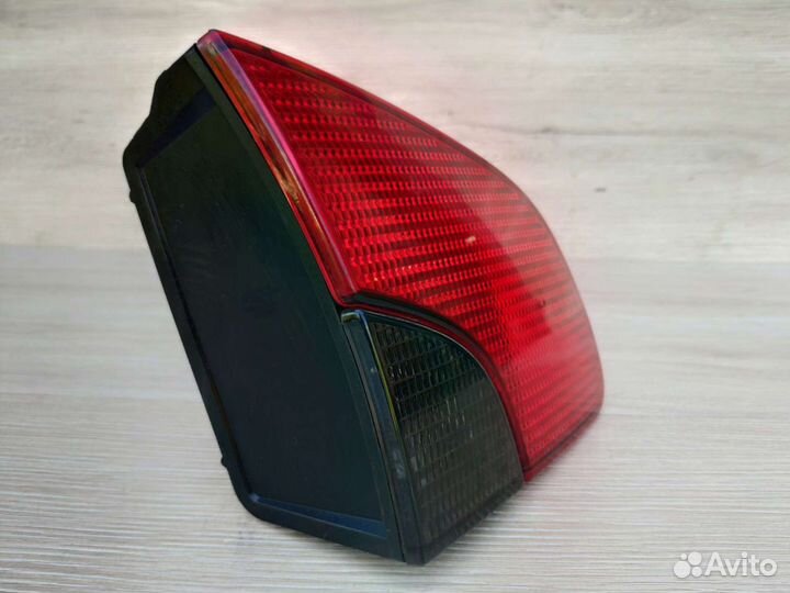 Фонарь задний левый внутренний Peugeot 406 wagon