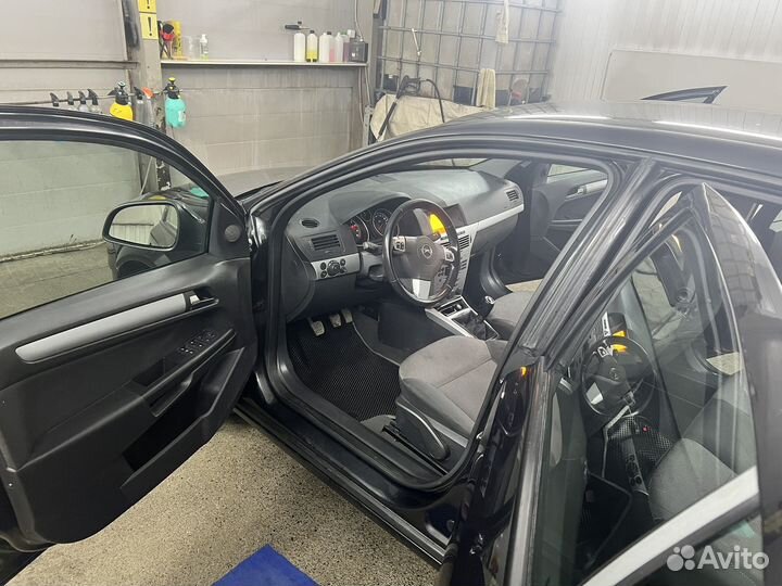 Opel Astra 1.6 МТ, 2012, 175 000 км