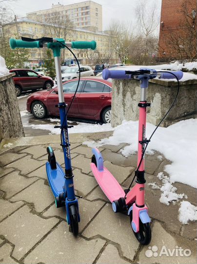 Самокат с ручным тормозом