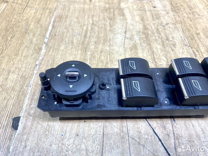 Блок управления стеклоподъемниками Ford Focus 3