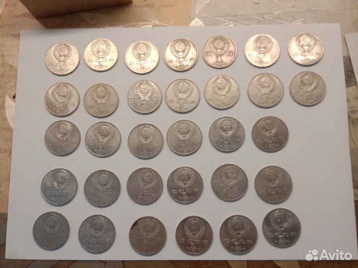Очень много коллекционных монет