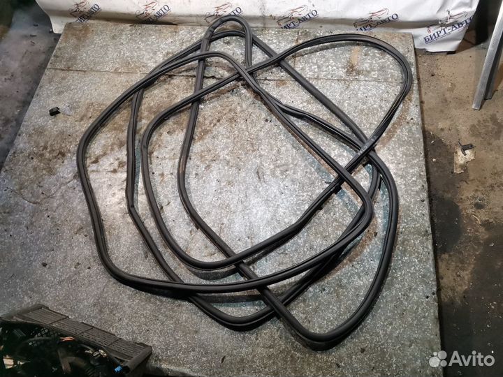 Уплотнительные резинки дверей Volkswagen Polo