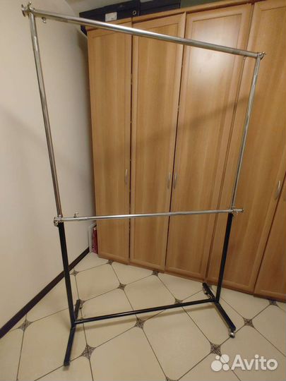 Вешалка напольная металлическая