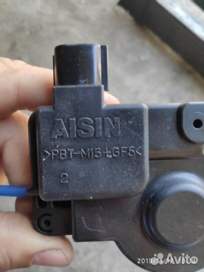 Вакумный замок багажника Lexus IS220