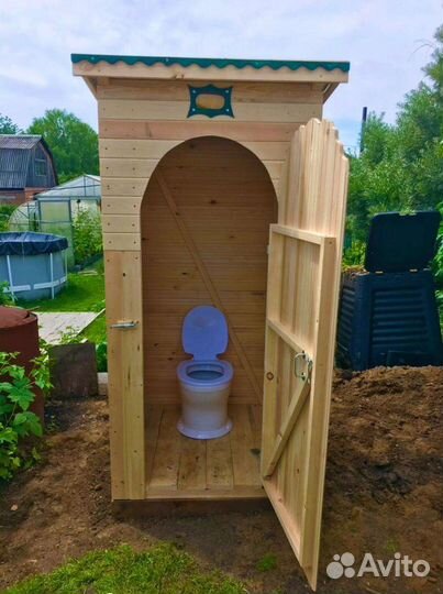 Туалет дачный деревянный