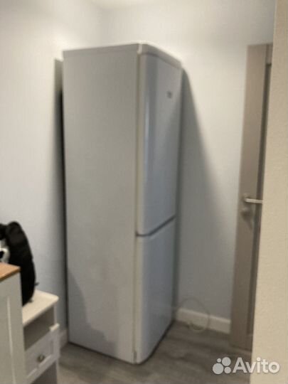 Холодильник hotpoint ariston бу
