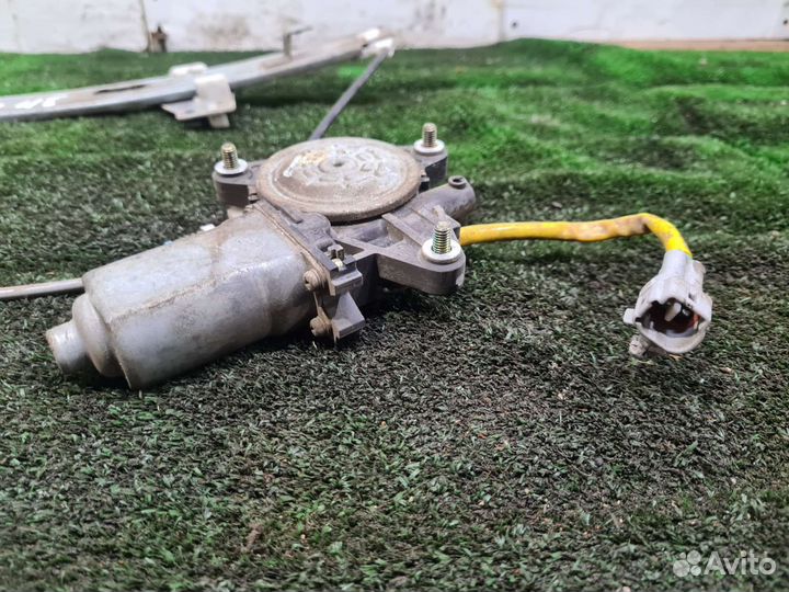 Стеклоподъемник задний правый Suzuki Baleno 1