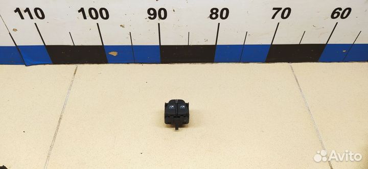 Кнопка стеклоподъемника Golf III/Vento 1991-1997