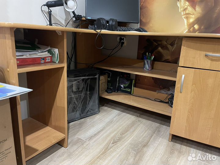 Компьютерный стол