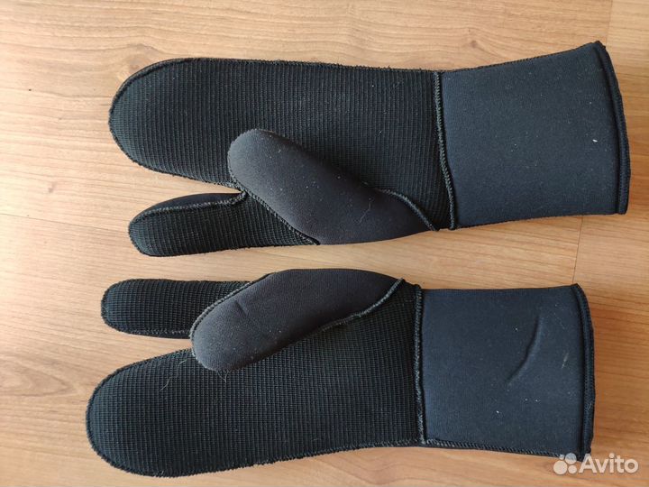 Перчатки для подводной охоты