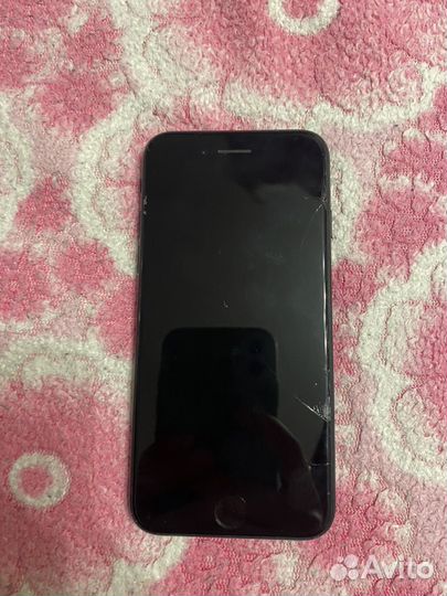 Телефон iPhone SE 2020