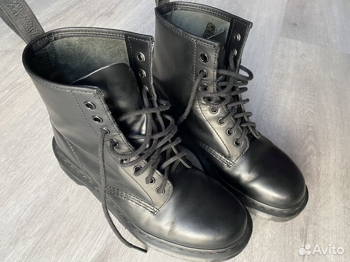 Dr. Martens 1460 mono