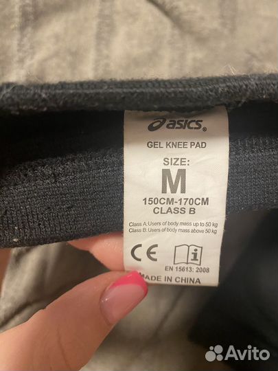 Наколениики asics