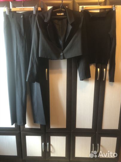 Костюм чёрный брючный 44 46 водолазка в подарок
