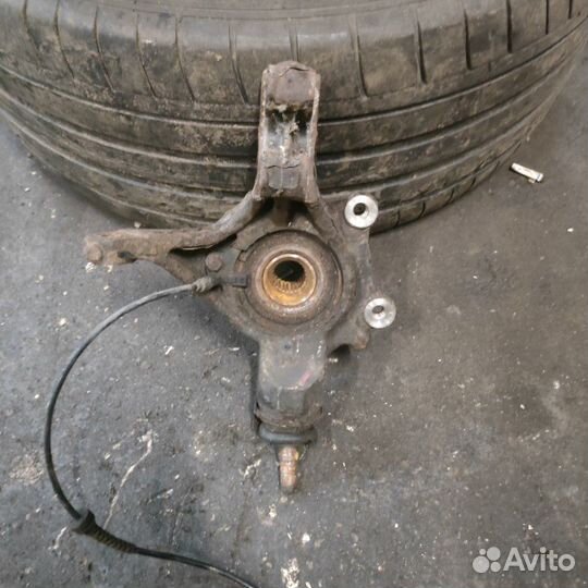 Поворотный кулак передний левый Citroen C4 B7 EP6C