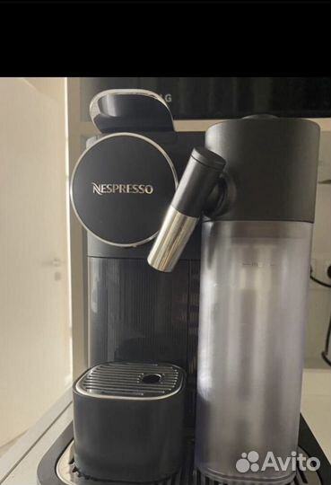 Капсульная кофе машина Delonghi