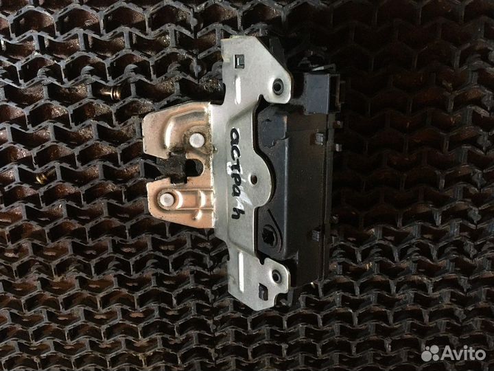 Замок багажника Opel Astra