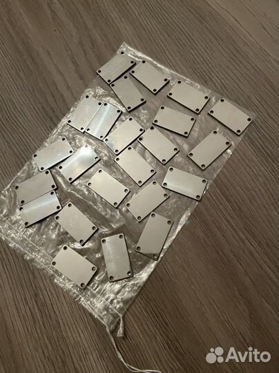 Бирки и брелки из металла