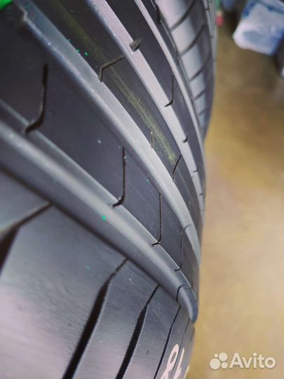 Pirelli P Zero PZ4 245/45 R18 100Y